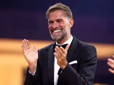 کلوپ برای هدایت یکی از این دو تیم بر می‌گردد