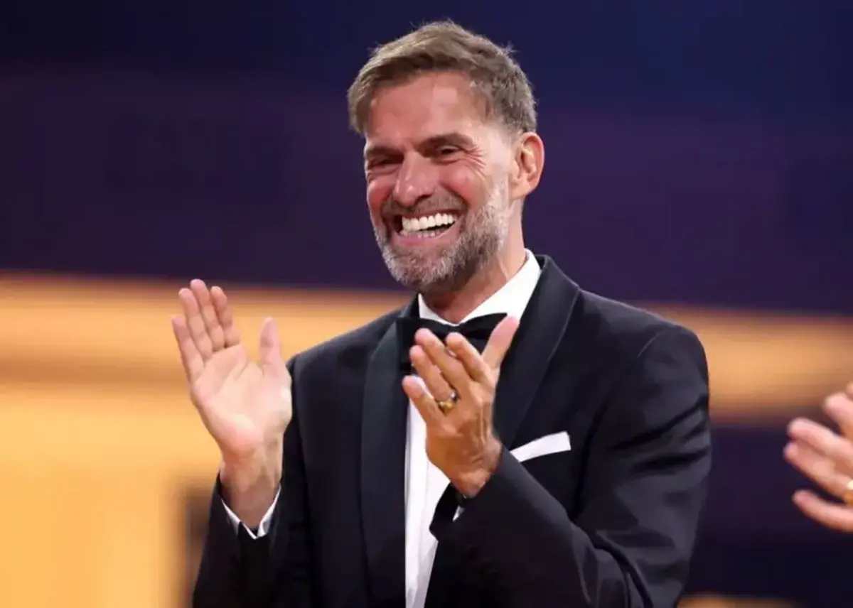 کلوپ برای هدایت یکی از این دو تیم بر می‌گردد