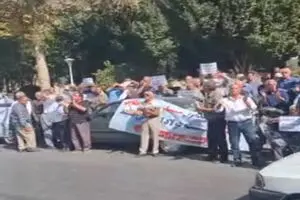 تجمع بازنشستگان فولاد: ادغام صندوق فولاد مشکلات بازنشستگان را حل نمی‌کند