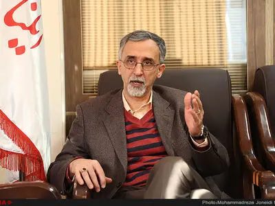 اصلاح‌طلبان اگر مشروط در انتخابات شرکت نکنند، جامعه مدنی آنها را پفیوز سیاسی قلمداد می‌کند/ فرقی بین داماد شریعتمداری، دو نماینده مجلس و فاضل لاریجانی با مردم عادی نیست