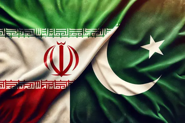 Iran, Pakistan top diplomats discuss regional developments