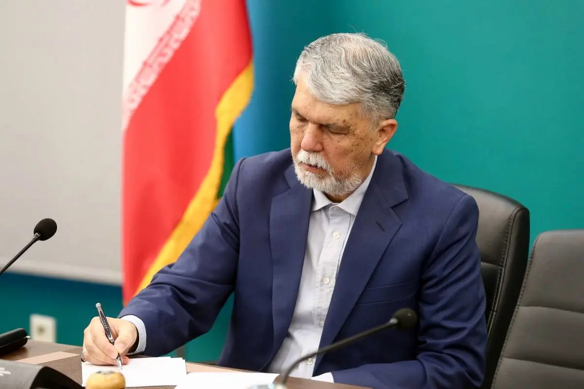 فرهیختگان فرهنگ و هنر بار دیگر نشان دادند، قلبشان برای ایران میتپد