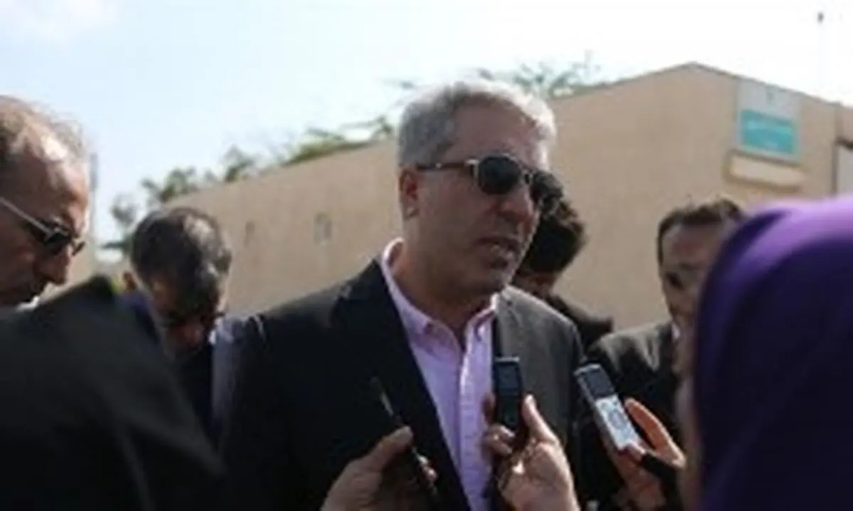بازدید مدیر عامل سازمان منطقه آزاد کیش از خانه های کارگری و کمپ سحر