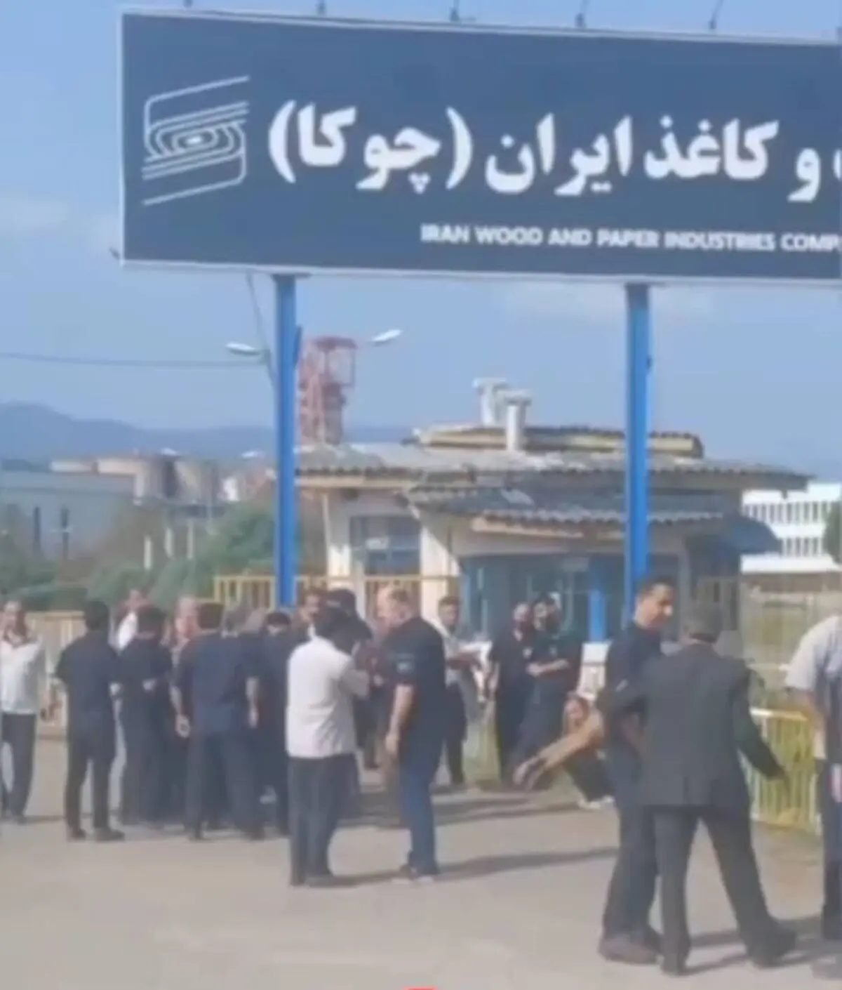 تجمع کارگران ایران چوکا/ حقوق‌ها واریز نشد