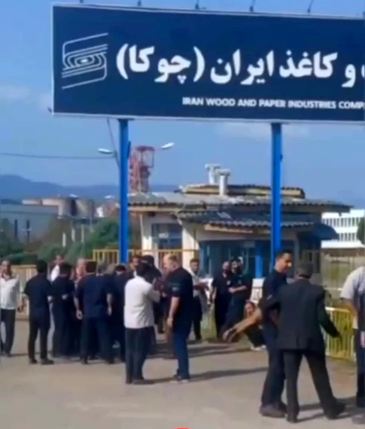 تجمع کارگران ایران چوکا/ حقوق‌ها واریز نشد