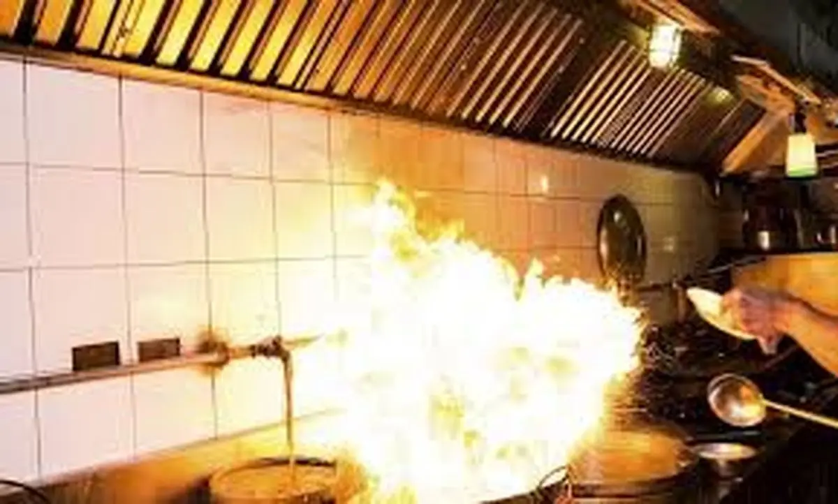 لحظه انفجار در شبکه سه تلویزیون حین پخش زنده! +فیلم