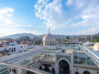 جمع آوری پرچم‌ها و مفاتیح از حرم حضرت رقیه (س) به دستور تحریر الشام + فیلم