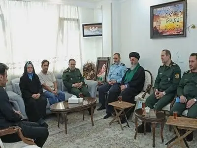 دیدار وزیر دفاع با خانواده شهیدان «عسگری» و «طالبی»