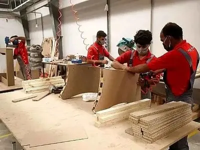 تداوم مشکلات کارگران کیش چوب/۴ ماه حقوق معوقه داریم