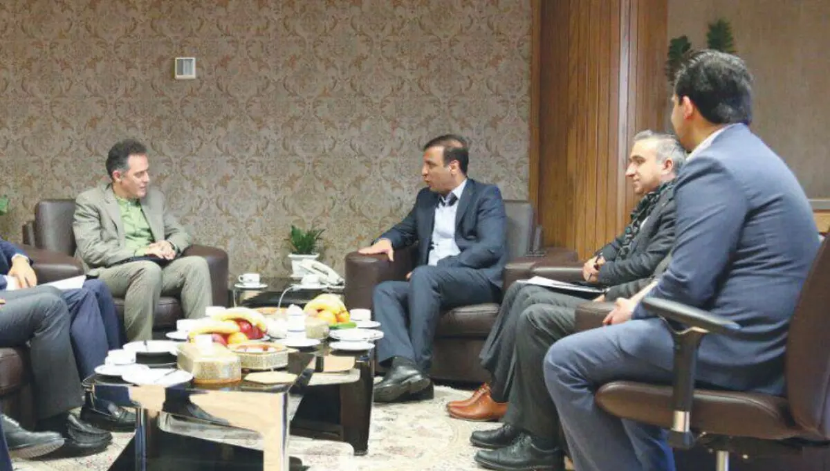 تاکید بر همکاری هرچه بیشتر بانک اقتصاد نوین و فولاد مبارکه