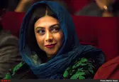 آزاده صمدی با گریمی متفاوت در نمایش «آن دیگری»+عکس