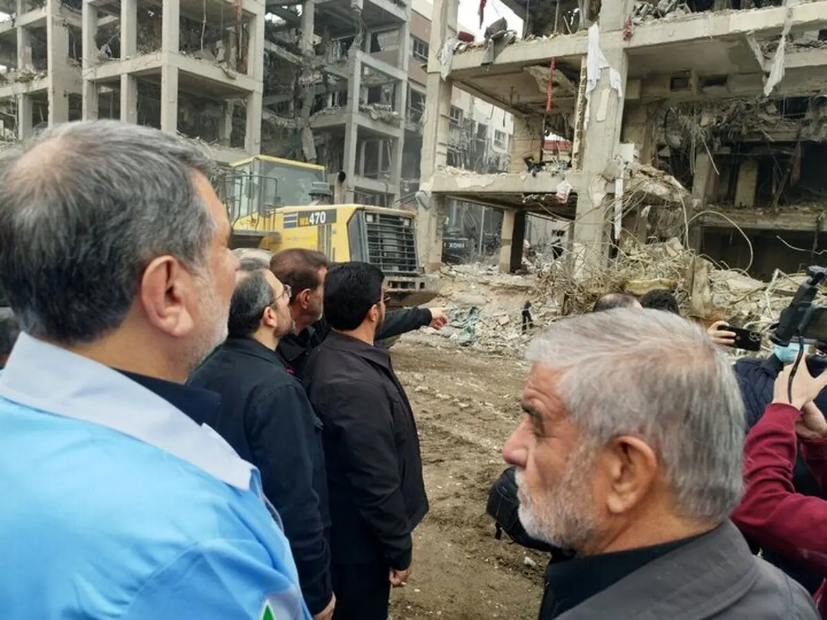 بازدید جمعی از اعضای کمیسیون شوراها از اماکن آسیب‌دیده تهران