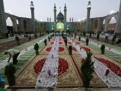 گسترده‌شدن سفره‌های آسمانی برای یک هزار عاشق روزه‌دار 