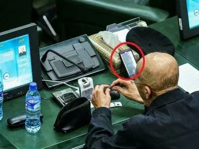 عکس:بازی کلش آف کلنز در مجلس شورای اسلامی! 