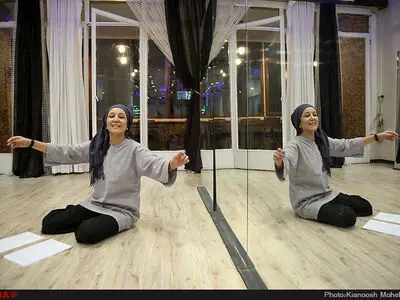 تمرین نمایش «یک دقیقه و سیزده ثانیه» به کارگردانی شهرام گیل آبادی