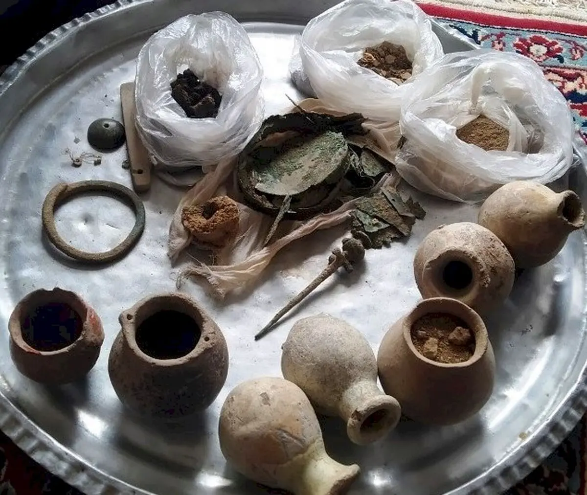 کشف اتفاقی ۱۳ شیء تاریخی مربوط به دوران مادها و ماناها در دیواندره