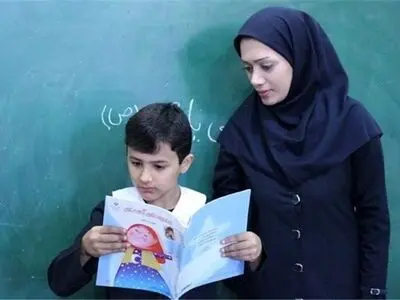 معلمان غیررسمی در آستانه‌ی سال تحصیلیِ جدید: سال‌ها در مدارس دولتی تدریس کرده‌ایم، با ما عادلانه رفتار کنید! 