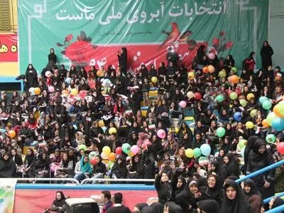 پیگیر مطالبات جامعه کارگری و بازنشستگان هستم