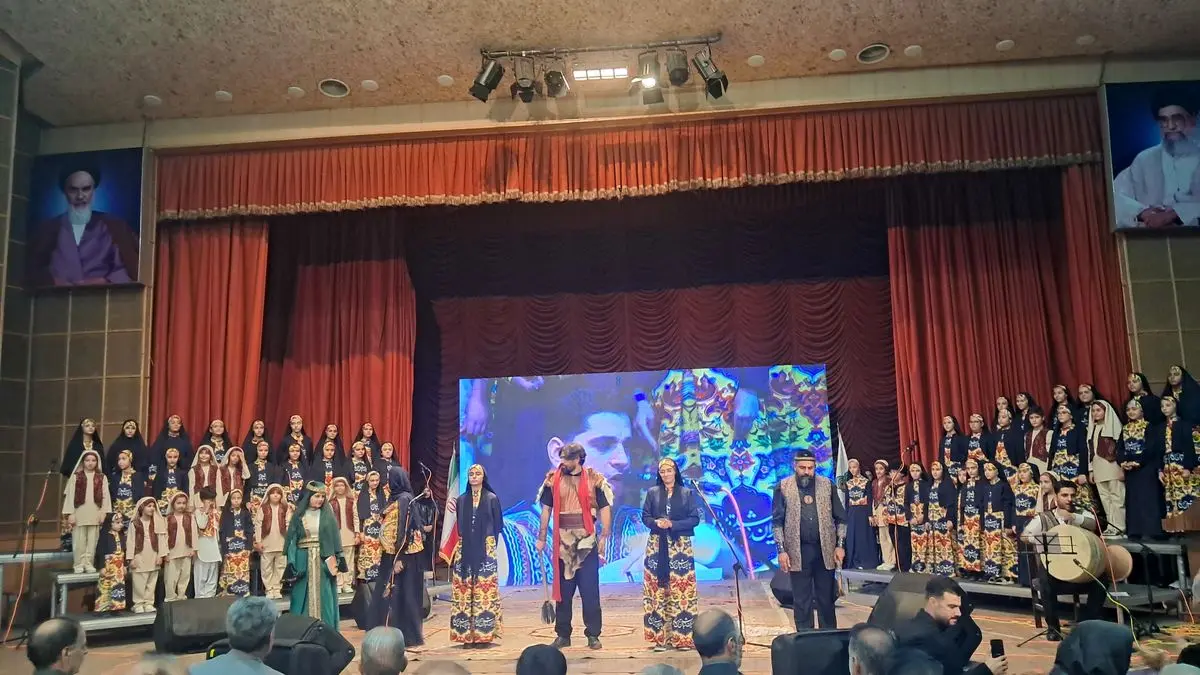 برگزاری رونمایی از پوستر دومین جشنواره بینالمللی نقالی و شاهنامهخوانی تاقبستان در کرمانشاه