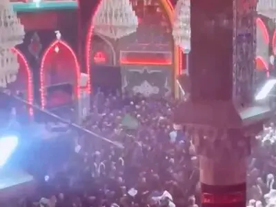 دسته عزاداری طویریج با شعار "لبیک یا حسین" وارد حرم سیدالشهدا شد + فیلم