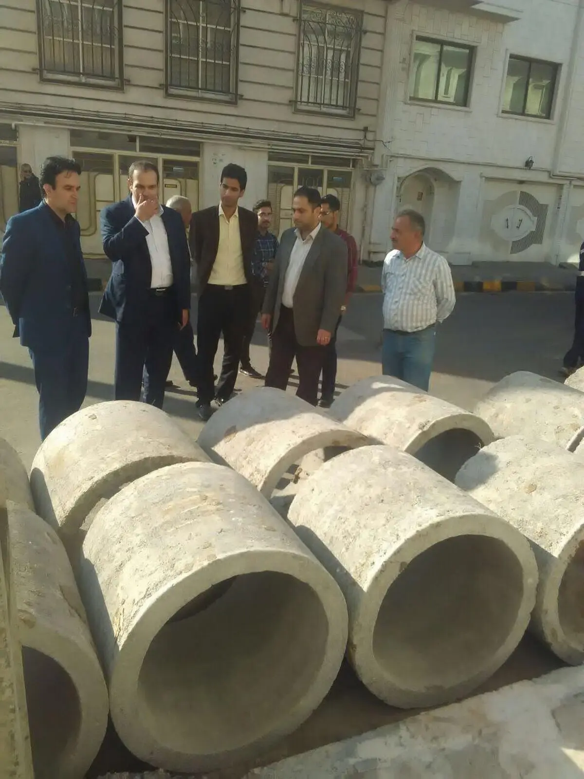 لوله گذاری خیابان نیمای لاهیجان برای هدایت آب‌های سطحی