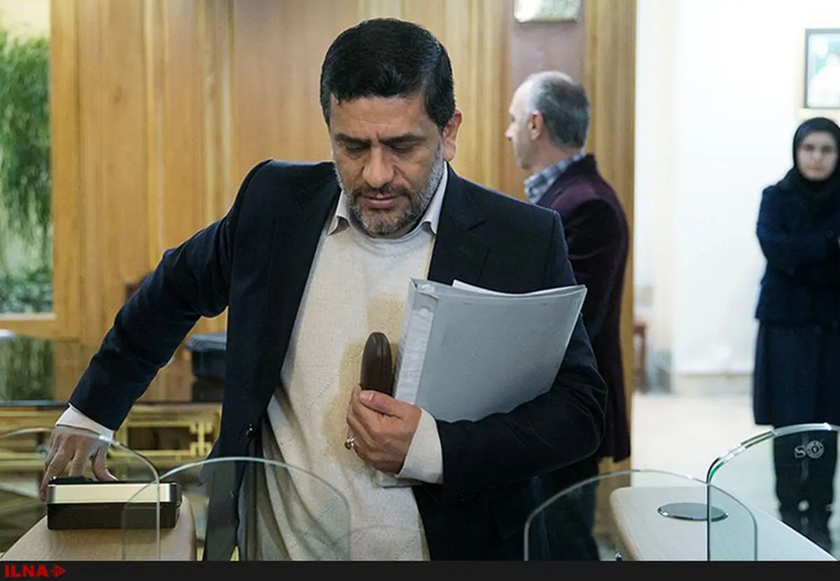 نمایندگان شورای شهر حاضر  به دفاع از مافیای قدرت و ثروت در پشت سنگرهای نظام نشوند