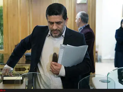 نمایندگان شورای شهر حاضر  به دفاع از مافیای قدرت و ثروت در پشت سنگرهای نظام نشوند