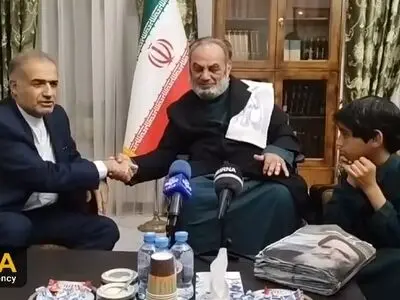 انتقال امن «پیرمرد شجاع ایرانی» از سوریه به روسیه + فیلم