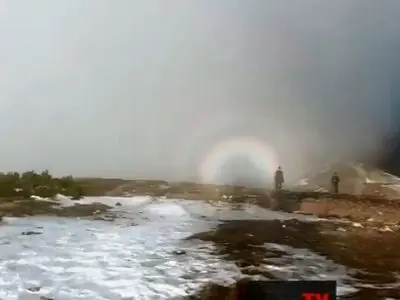 هاله رنگین‌ کمانی در آسمان بالای کوه‌های تاترا ظاهر شده است + فیلم