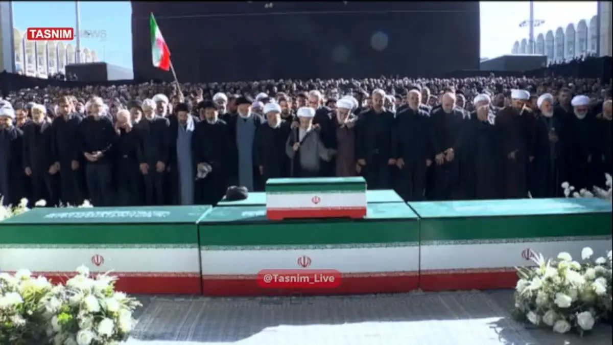 حضور فرزندان رهبر شهید برای نماز بر پیکر قائد شهید امت + فیلم