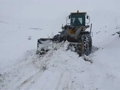 تمام راه های ارتباطی روستاهای الیگودرز مسدود شد/ قطع شریان ارتباطی ۹۳ روستای ازنا 