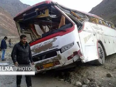 جان باختن 10 نفر در تصادف تریلی با مینی‌بوس در محور اینچه برون