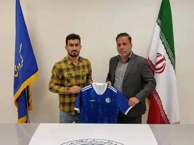 شاگرد جواد نکونام  در جمع آبی پوشان