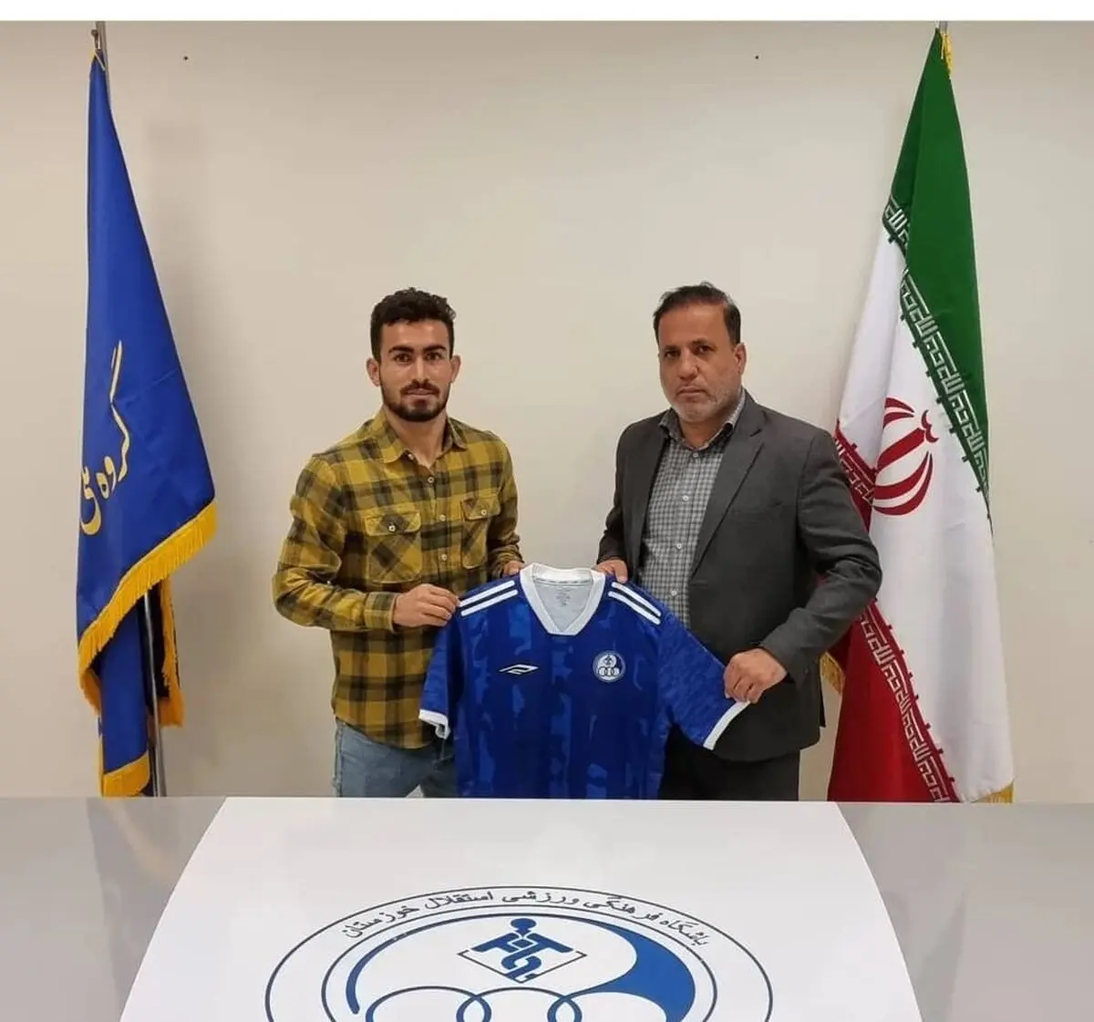 شاگرد جواد نکونام  در جمع آبی پوشان