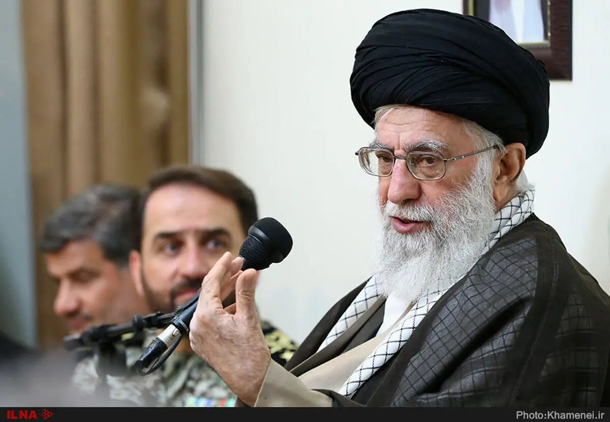 قائد الثورة الاسلامیة : سبیل معالجة المشاکل یکمن فی استخدام الکوادر الانسانیة الکفوءة