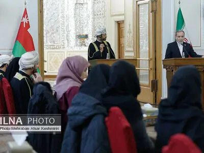 خلال مؤتمر صحفي مع نظير العماني؛ عراقجي: إيران وعمان تلتزمان بالحفاظ على استقرار المنطقة