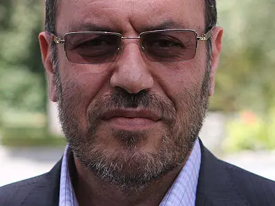 العمید دهقان: إیران للیست بحاجة الی اذن من احد لضمان امنها