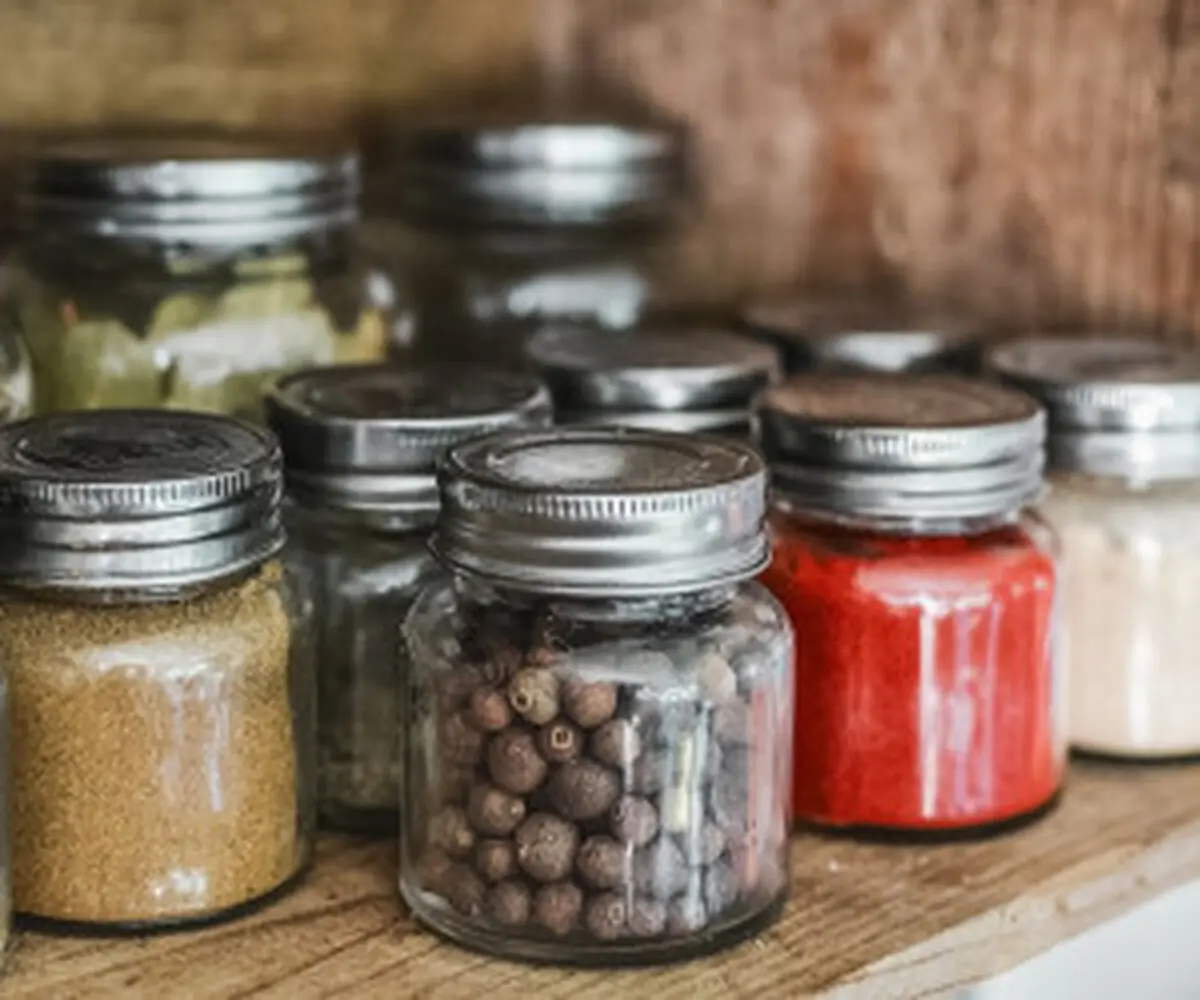 بدترین جای آشپزخانه برای نگهداری ادویه