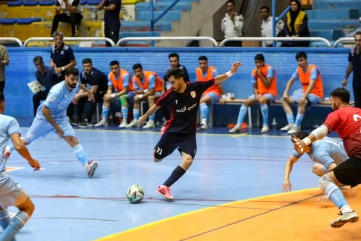 پیروزی تیم فوتسال پردیس قزوین مقابل پالایش نفت اصفهان
