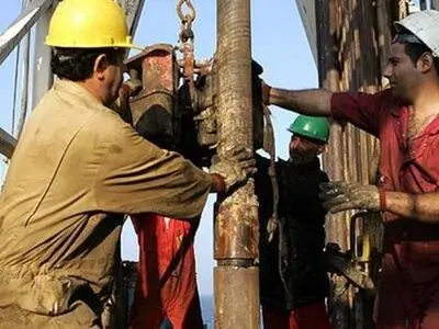 ابهام در سرنوشتِ «طرح ساماندهی استخدام کارکنان دولت»/ لزوم تبدیل وضعیت تمامِ نیروهای شرکتی و قراردادی/ سازمان امور استخدامی مخالف حذف شرکت‌های واسطه‌ای است! 