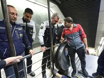 تمام پله‌برقی‌های مترو در اسفند ۱۴۰۱ بعد از ۳ سال تاخیر روغن‌کاری شدند