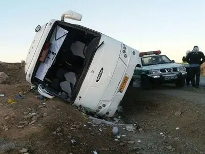 مصدومیت 42 نفر بر اثر تصادف در محور راور- دیهوک