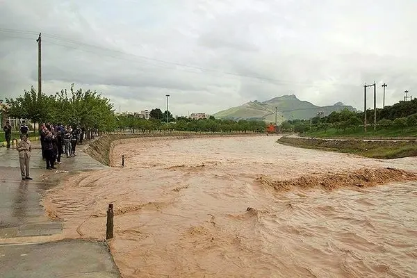 آبرسانی سیار به برخی روستاهای کلات به دلیل سیلاب