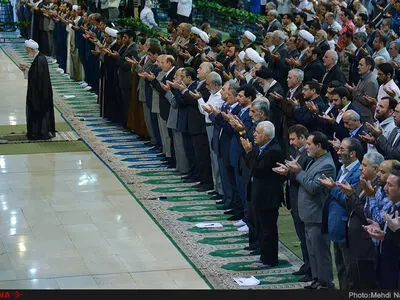 از دیده‌بوسی عیدانه مسئولان در صف‌های اول تا حضور پرشور مردم در نماز عید قربان