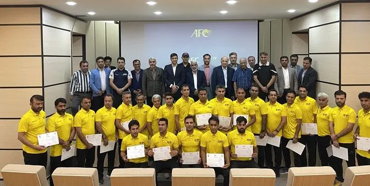  حضور مهدی طارمی در اولین دوره‌ مربیگری فوتبال درجه‌ A آسیا در بوشهر +عکس 