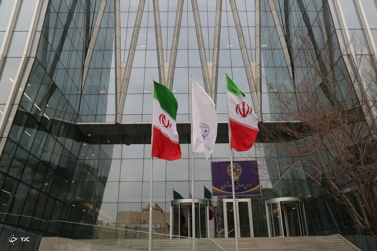 بورس تهران آخرین روز کاری هفته را سرخ‌پوش به پایان رساند/ نگاهی به پیام‌های ناظر بازار