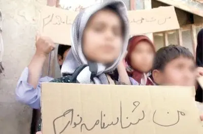 فقر و بی شناسنامه‌گی ۵ خانوار عشایر کوه بیرک بخش ایرندگان/ شناسنامه ندارم؛ نه می توانم درس بخوانم و نه کار کنم