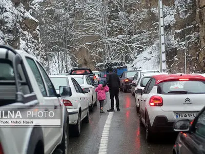 ترافیک راه‌های مواصلاتی البرز به سمت شمال کشور سنگین است/تاکید به داشتن زنجیر چرخ در محورهای کوهستانی
