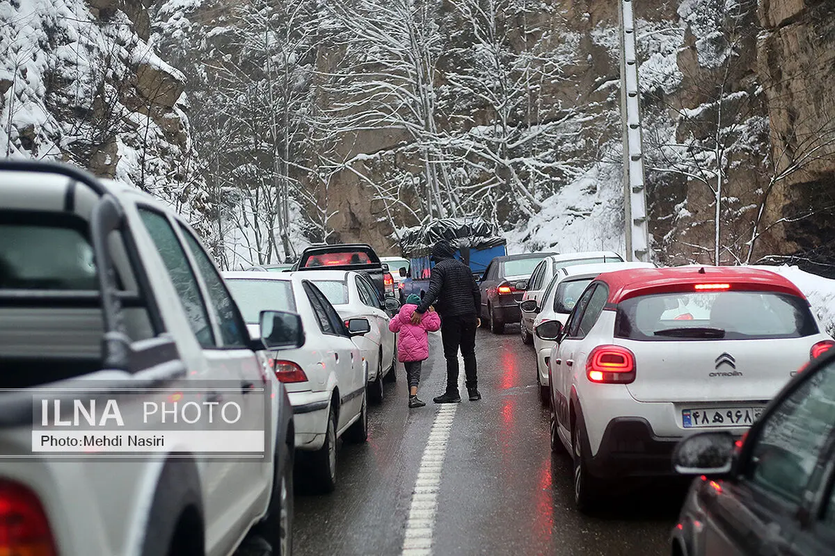 بارش برف و باران در ارتفاعات چالوس/ ترافیک نیمه‌سنگین در محورهای شمالی