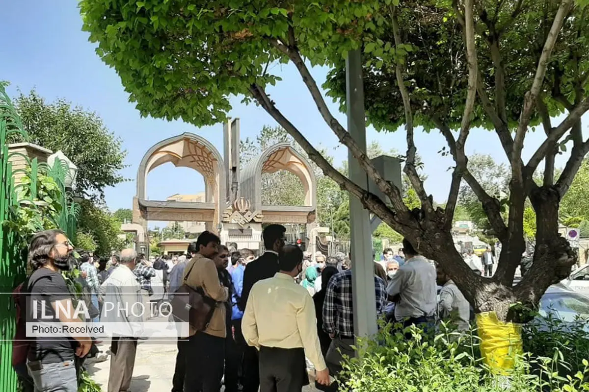 اعتراض کارکنان و بازنشستگان رسانه ملی به عدم افزایش احکام حقوقی‌شان در سال جدید